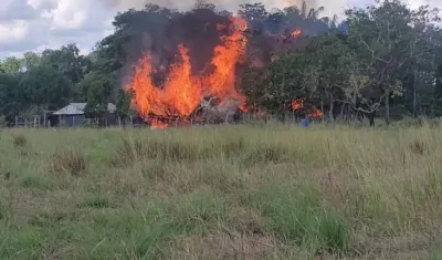Imagen del campamento destruido.