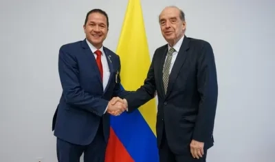 El canciller de Venezuela, Carlos Faría y el de Colombia, Álvaro Leyva.