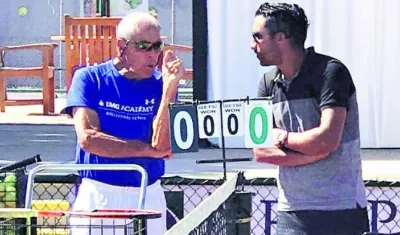 Sebastián Rivera (derecha), entrenador sancionado. 