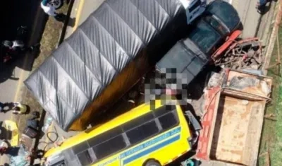 Estado en que quedaron los cuatro vehículos involucrados.