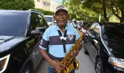 Félix Polanco Acosta, se apresta a iniciar la jornada, en la calle 76 con 57.
