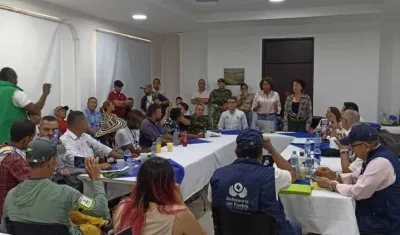 Imagen de la reunión donde se levantó el bloqueo.