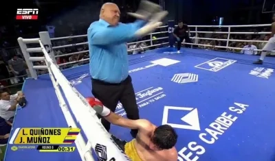 Luis Quiñones al caer noqueado. 