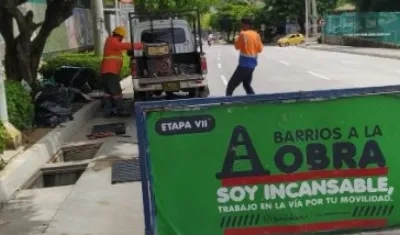 Reposición de rejillas pluviales de desagüe y tapas de alcantarillado.