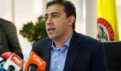 Alexander Vega, Registrador.