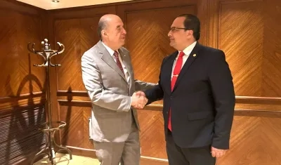 Los Cancilleres de Colombia y Guatemala reunidos hoy en Argentina.