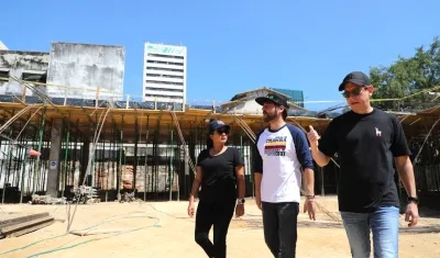 El Alcalde Jaime Pumarejo inspeccionando las obras.