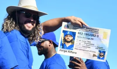 Jorge Alfaro participó el domingo en el desfile de celebración de los Tigres del Licey.