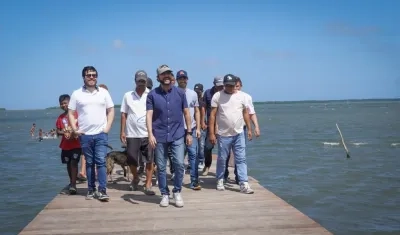 Alcalde Pumarejo en el nuevo muelle.
