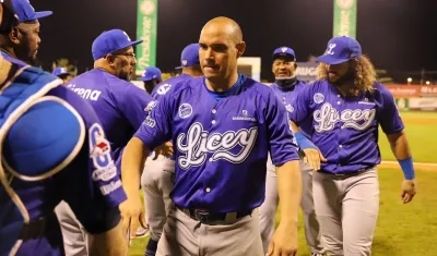 Celebración de los Tigres de Licey. Jorge Alfaro, a la derecha.