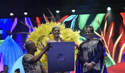 La Reina del Carnaval de la 44, Daniella Falcón y el Rey Momo, Tito Crissien.