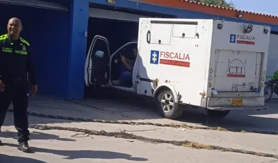 El CTI de la Fiscalía llegó al motel a realizar la inspección del cuerpo. 