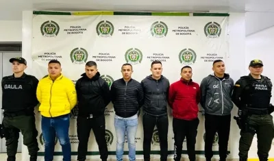 Los seis policías fueron capturados por el Gaula de la institución armada. 