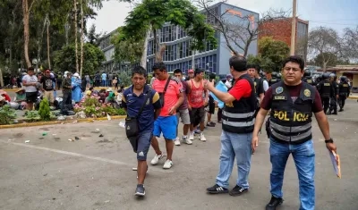 Imagen del desalojo en Lima.