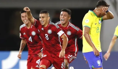 Gustavo Puerta celebrando el gol colombiano.