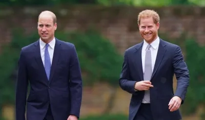 Los príncipes Guillermo y Enrique.