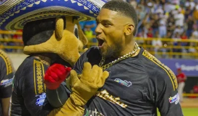 Andrés Angulo bateó un jonrón de dos carreras en el cuarto inning.