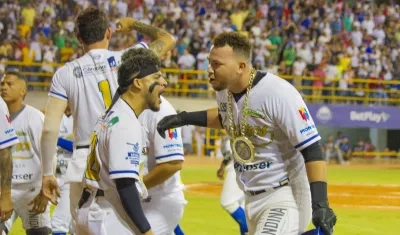 Pabel Manzanero empujó tres carreras para Vaqueros, dos de ellas con un jonrón.