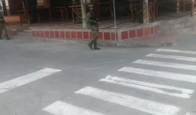 Militares hacen presencia en la 8