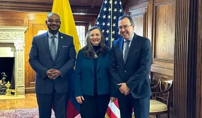 Embajador de Colombia en Estados Unidos, Luis Murillo, la asesora principal para América Latina y el Caribe del Centro Carter, Jennie K. Lincoln y el Ministro del Interior, Alfonso Prada.