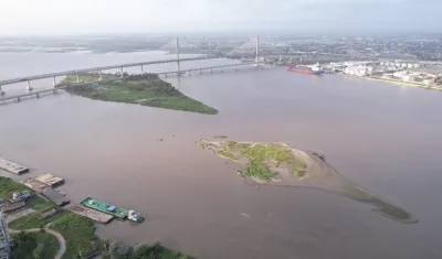 La Isla Pechuga crece sin control en la margen oriental del Puerto de Barranquilla, en la ribera de Palermo.