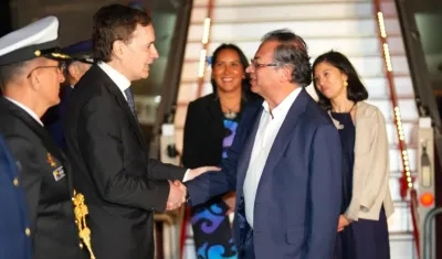 Gustavo Petro llegando a Chile.