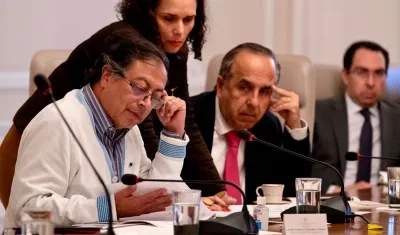 El Presidente Gustavo Petro y el Ministro de Transporte, Guillermo Reyes.