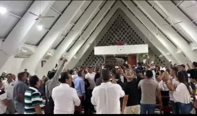 Cuerpo de Adolfo Pacheco llegando a la Iglesia de San Jacinto 