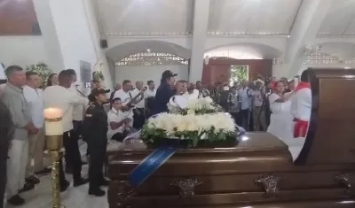 Música y baile para el maestro Adolfo Pacheco Anillo en la Parroquia de San Jacinto.