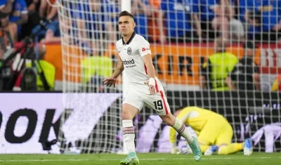 Rafael Santos Borré ganó la Europa League con el Eintracht.
