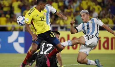 Ricardo Caraballo, delantero de Colombia, durante el partido contra Argentina.