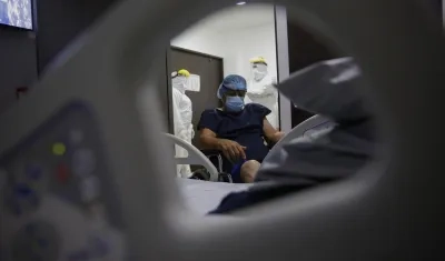 Foto de archivo de un paciente que superó el covid-19.