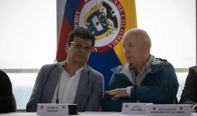 El alto comisionado para la Paz, Danilo Rueda,  y e l jefe del equipo negociador del Gobierno con la guerrilla del ELN, Otty Patiño.