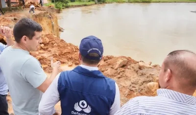 El defensor del Pueblo, Carlos Camargo, en la visita que realizó a finales de año a Tierralta.