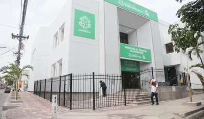 Sede de la Gerencia de Gestión de Ingresos en la calle 44 con la carrera 44.