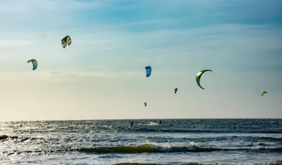 En 2022, en Salinas del Rey se llevó a cabo una para parada de la Copa Mundial de kitesurf.