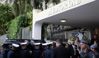 El féretro de Pelé ingresando al Memorial Necrópolis Ecuménica de Santos.