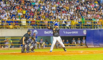 Caimanes, Vaqueros y mascotas esta tarde en el estadio.