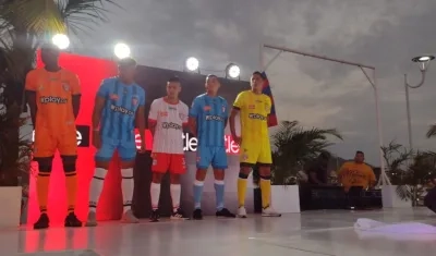Los jugadores del Unión Magdalena con el uniforme 2023.