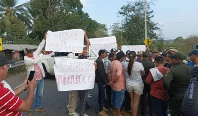 El blooqueo en La Apartada, Córdoba, comenzó a primera hora de este miércoles.