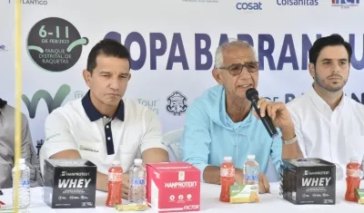 Gabriel Berdugo, Juan Abuchaibe y Luis Restrepo durante el lanzamiento del Mundial Juvenil de Tenis.