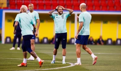 Dani Alves en una práctica con la selección brasileña en el pasado Mundial de Catar.