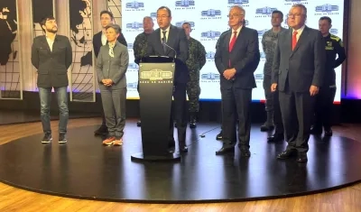 El Ministro del Interior, Alfonso Prada, dando a conocer las conclusiones del encuentro.