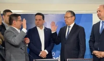 El senador Efraín Cepeda (derecha).