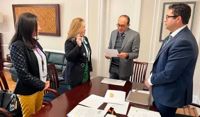 La abogada Claudia Isabel Victoria Niño Izquierdo tomando posesión.