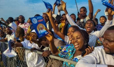 Cientos de fieles asistieron a la misa que el papa Francisco celebró en el aeropuerto "Ndolo" de la capital de la República Democrática del Congo.