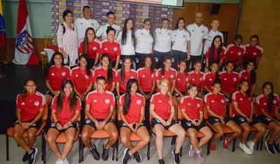 Nómina completa de Las Tiburonas con el equipo técnico.