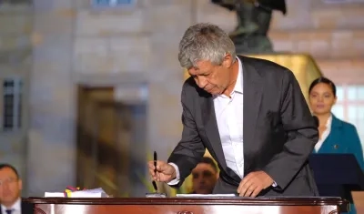 El Director del DNP radicando el proyecto.