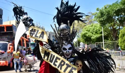Mario De La Ossa, personificando al disfraz de 'La Muerte'.