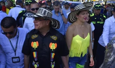 La Primera Dama, Verónica Alcócer, junto al Presidente Gustavo Petro.